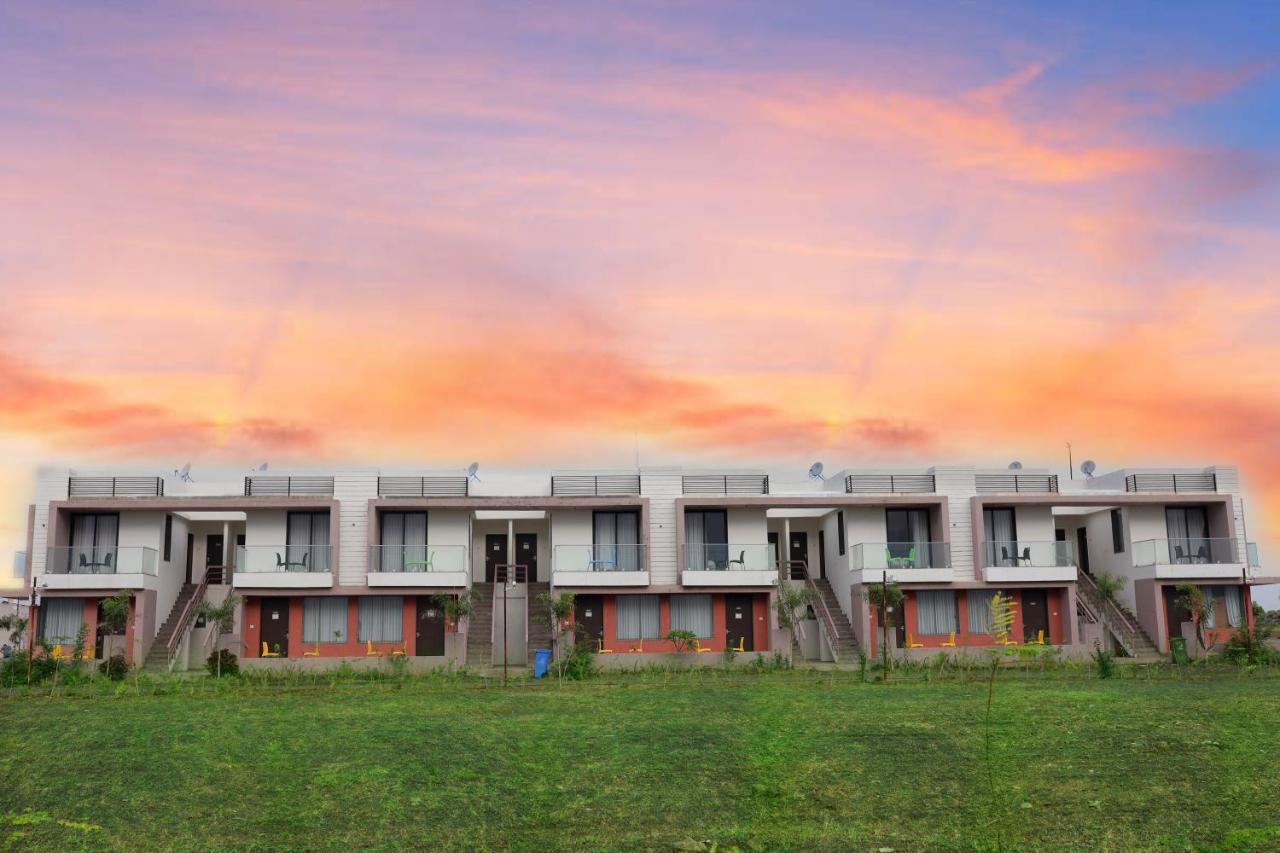 Leena Resort Garudeshwar Esterno foto